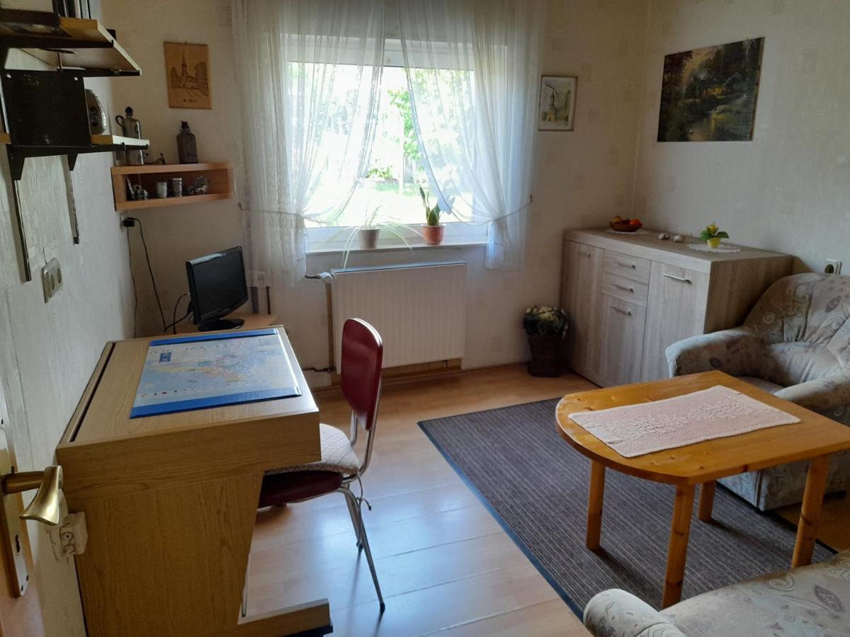 Ferienwohnung Woelbert Altendiez Екстер'єр фото