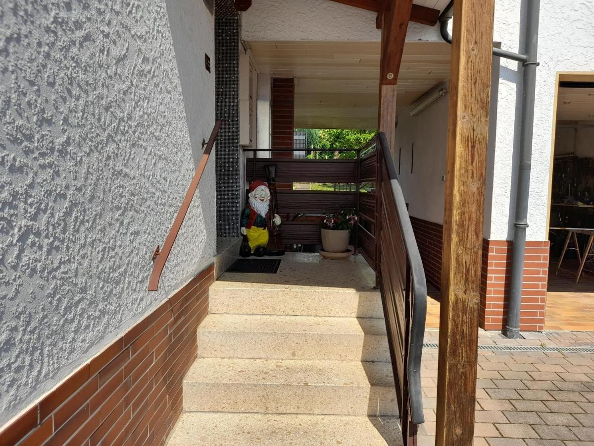 Ferienwohnung Woelbert Altendiez Екстер'єр фото